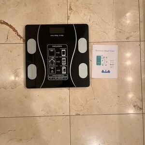 Digital Bluetooth Smart Scale in Black and White